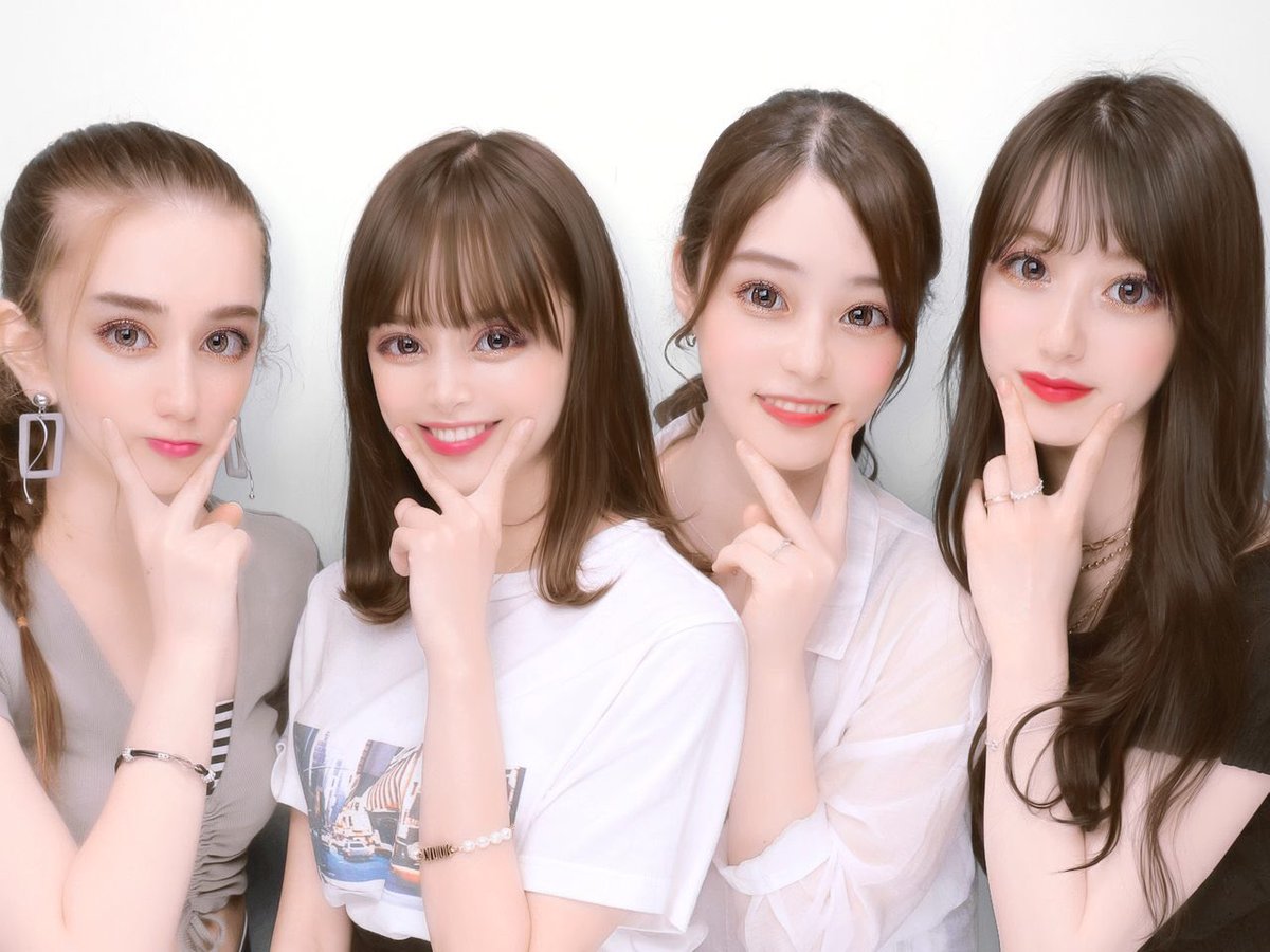 txssie_n's tweet photo. たまたま左から順に年齢１歳違い✌️💗 https://t.co/bXZu67Jlh0