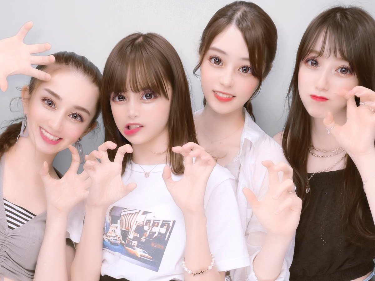 txssie_n's tweet photo. たまたま左から順に年齢１歳違い✌️💗 https://t.co/bXZu67Jlh0