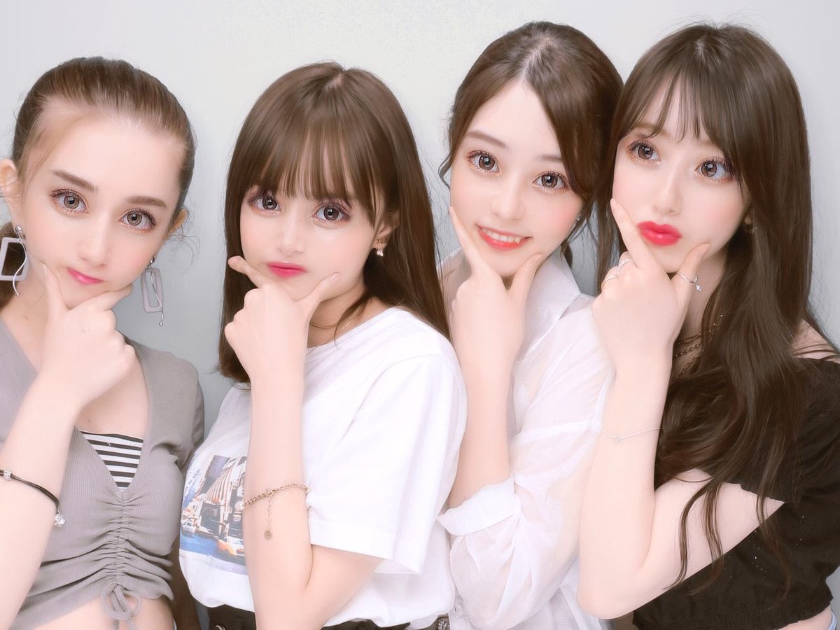 txssie_n's tweet photo. たまたま左から順に年齢１歳違い✌️💗 https://t.co/bXZu67Jlh0