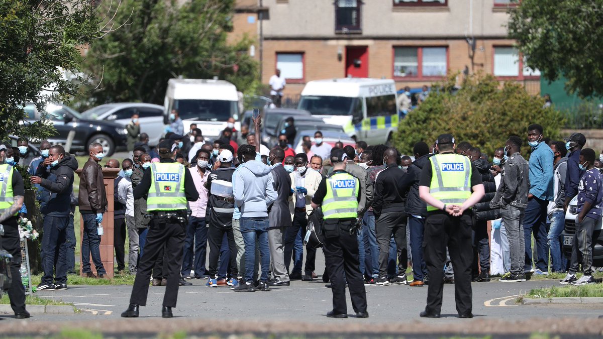 AntiWhiteWatch1's tweet photo. Hundreds of foreigners, not #ethnicEuropean, mostly Africans, attend the funeral of the terrorist "asylum seeker" who injured 6 in a stabbing attack. A picture is worth 1000 words #Replacism #RemigrationIsDecolonization

https://t.co/pueeGnh4Y4 https://t.co/iBQuyuUr9f