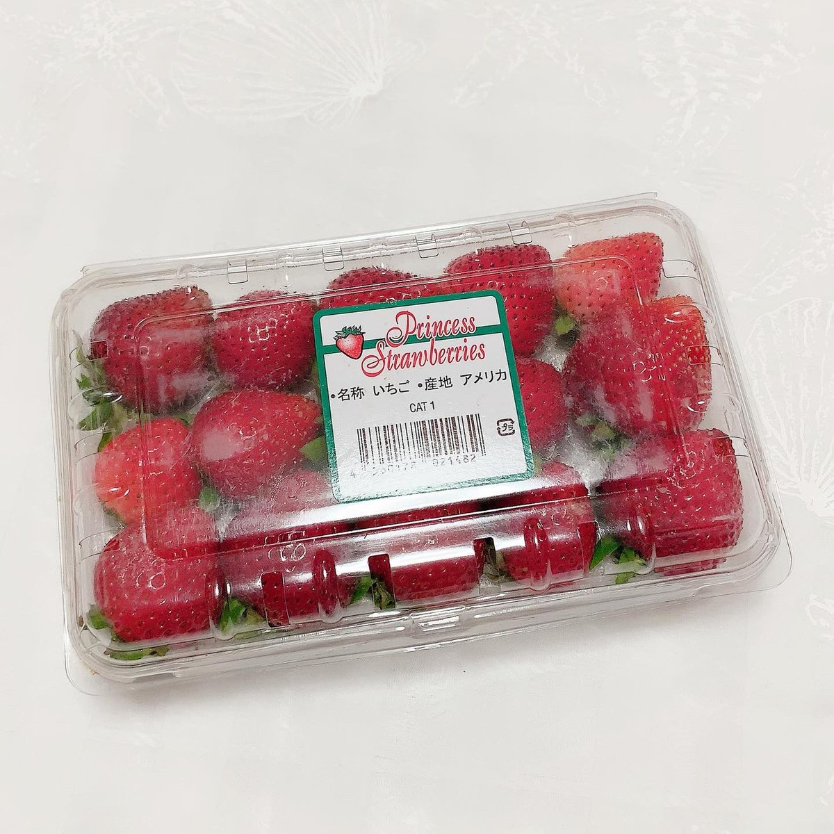 yucoriNGSK's tweet photo. ちょっと難あり？だけど美味しそうな🍓

#princessstrawberry https://t.co/tly0AK3ad5