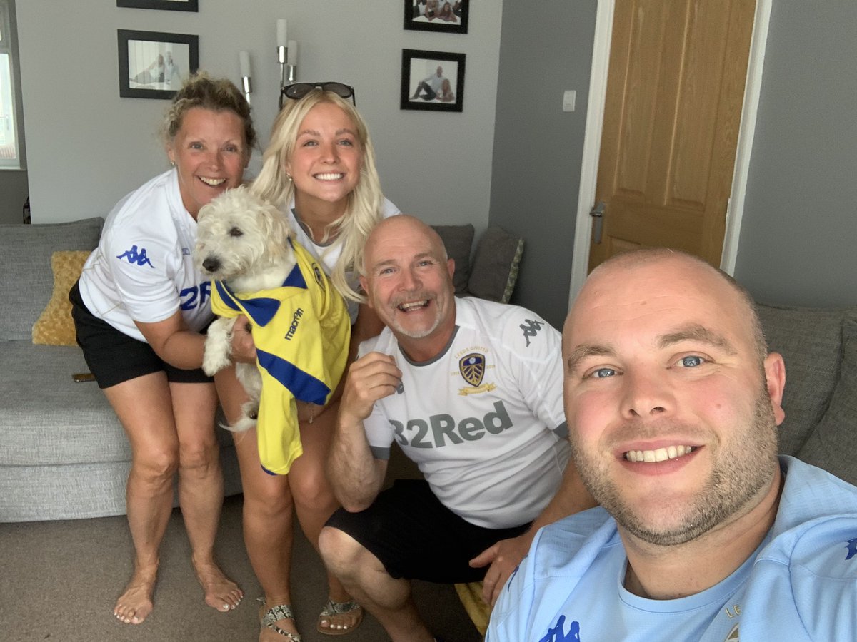 ashsimo's tweet photo. The Simpson family supporting our champions @LUFC #MOT https://t.co/isoyMLKrs0