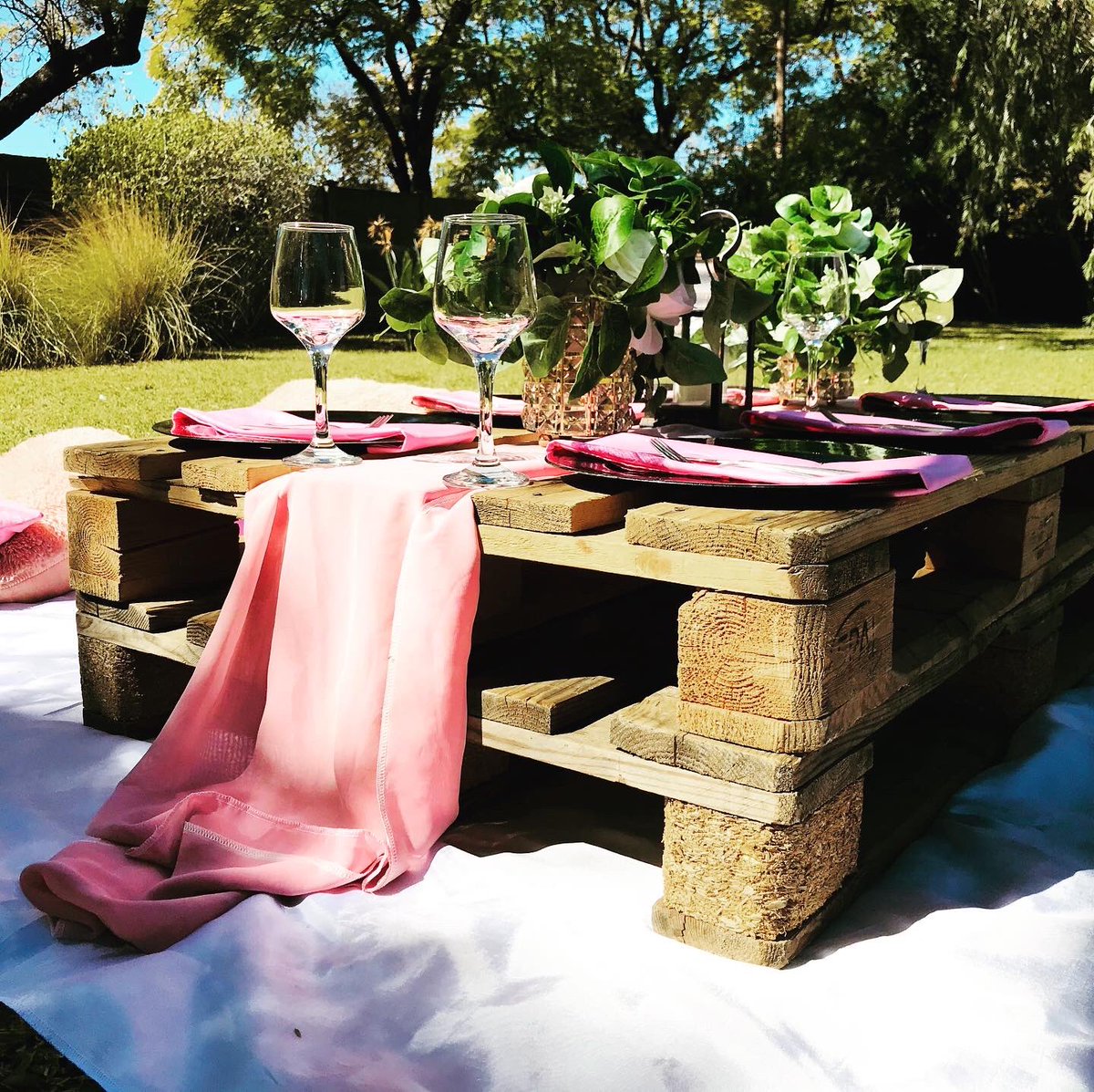 woodaffair's tweet photo. Picnics๐งบ will always be timeless ๐. #intimateseason https://t.co/wA0qHlvQPY