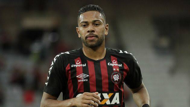 bola_of's tweet photo. O que a torcida do Furacão queria // O que eles tem: https://t.co/4jThhaReF0