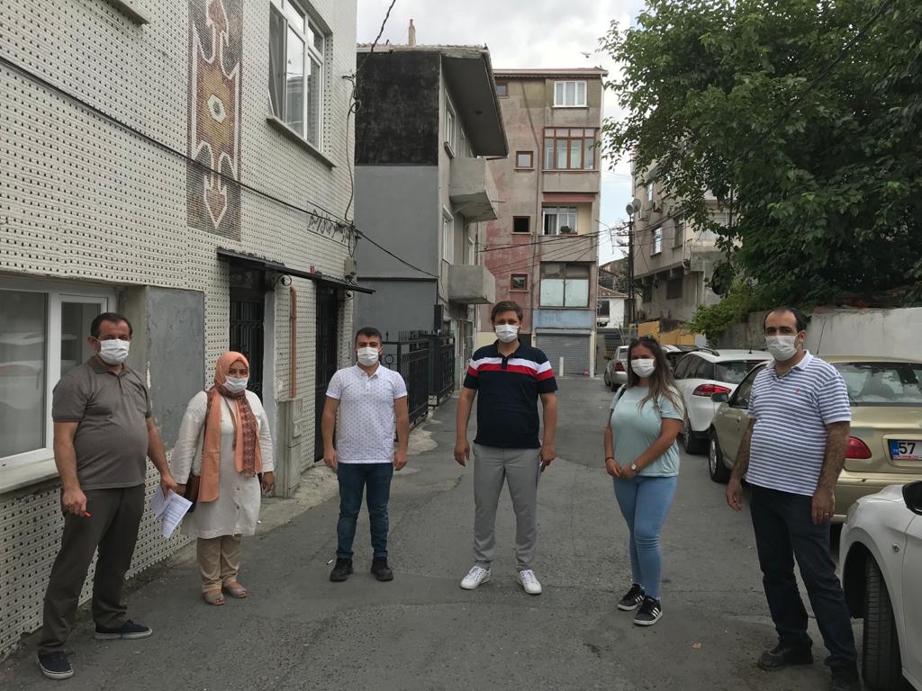 eyupakgenclik's tweet photo. Üye çalışmalarımız tüm hızıyla devam ediyor.İlçe Gençlik Kolları Başkanımız @omersevencomtr ve yönetim kurulu üyelerimiz ile birlikte Alibeyköy mahallemizde genç kardeşlerimizi ziyaret ediyor üyelik işlemlerini yerinde gerçekleştiriyoruz.
#DurmakYokYolaDevam 
#EyüpsultanAkGençlik https://t.co/EoPvzg4sqf