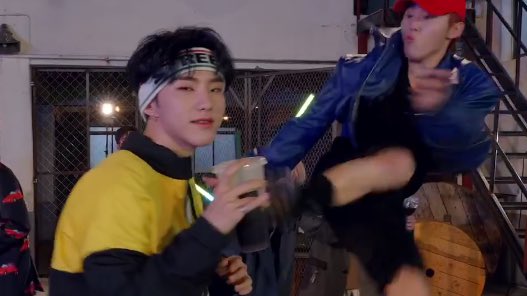 hoshisquishy's tweet photo. the only photo sequence that actually matters, love this so much 🥰💗 https://t.co/NS6v13wQFO