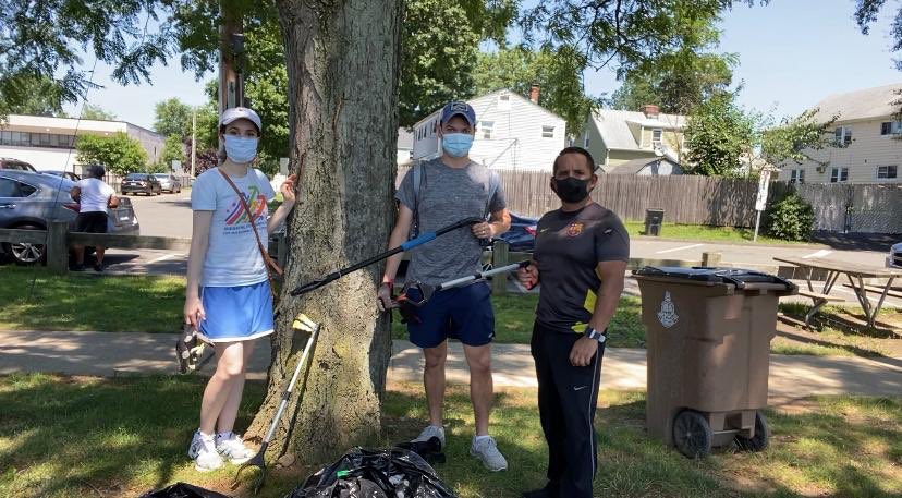 FriendshipAmbas's tweet photo. This weekend, some of our staff and former interns/volunteers met up to join site cleanings organized by #LeaveNoTrace. Together, they’re on a mission to leave no trace of trash in the Fairfield County of Connecticut.
#Friendship that leads to action!
#RandomActsofFriendship https://t.co/CabibOZNyz