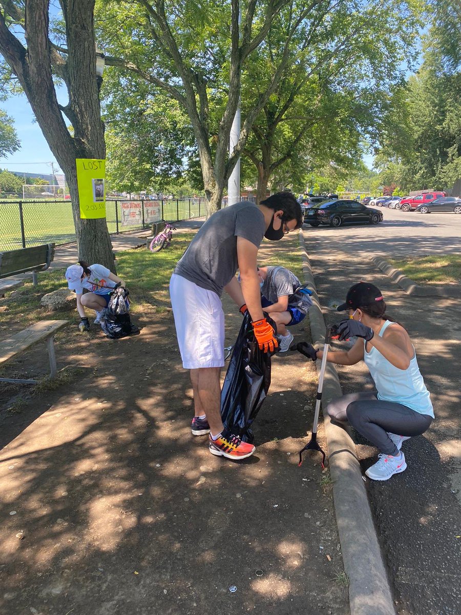 FriendshipAmbas's tweet photo. This weekend, some of our staff and former interns/volunteers met up to join site cleanings organized by #LeaveNoTrace. Together, they’re on a mission to leave no trace of trash in the Fairfield County of Connecticut.
#Friendship that leads to action!
#RandomActsofFriendship https://t.co/CabibOZNyz