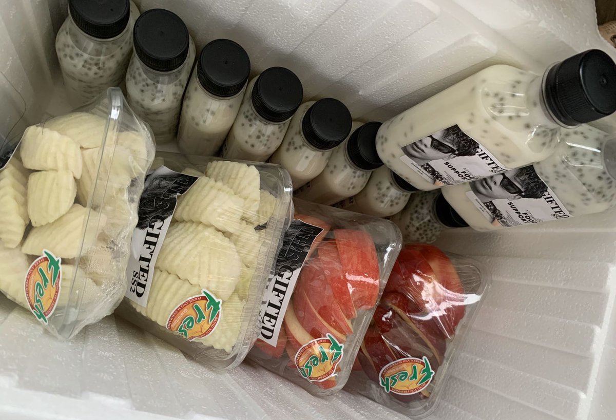 GunAtp_CNFamily's tweet photo. 20.07.19 Food Support for #TheGiftedGraduation ดีใจที่ได้ดูแลนะคะ @AtthaphanP @parbdee 

From @GunAtp_CNFamily 
@OffHuGun_CNFC @OffGun_Sweet @onfireforjumpol https://t.co/x4XLOcPx8o