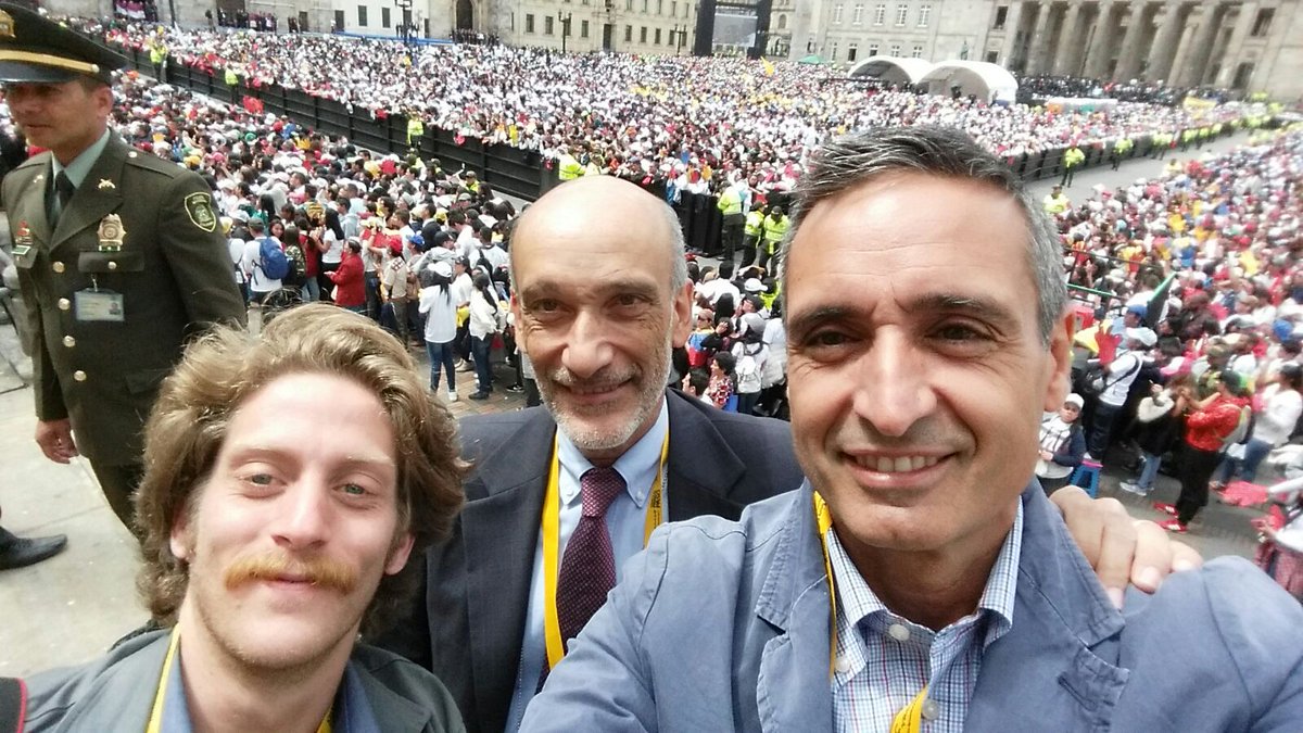 EnzoRomeoTg2's tweet photo. Il ricordo di Mario Paciolla, che lavorò con me e col collega @FabrizioSilani per i reportage del @tg2rai da Bogotà in occasione della visita di @Pontifex_it nel settembre 2017. Sia fatta luce sulla sua morte prematura.
#MarioPaciolla #JusticeforMario https://t.co/O7BrY10SN4