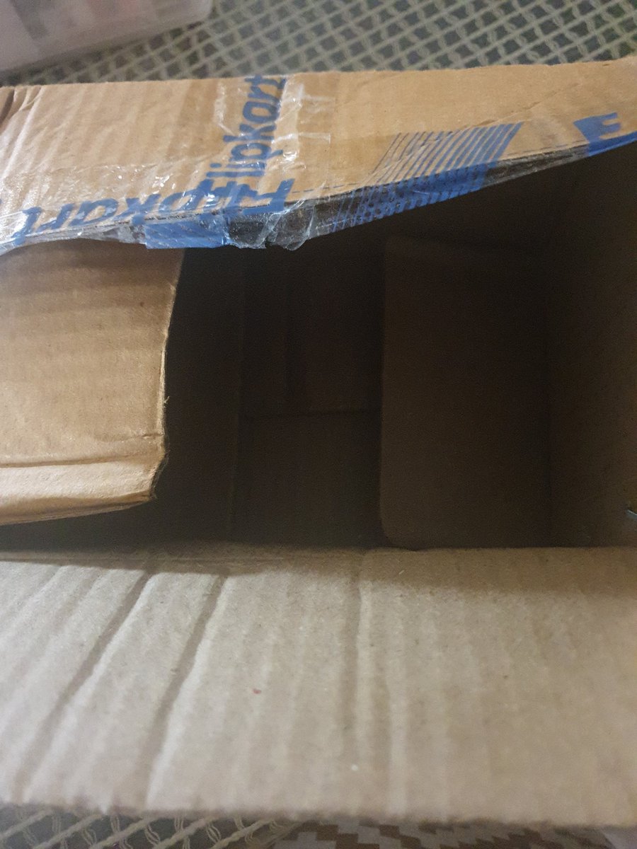 PolkEvent1571's tweet photo. Flipkart deliveries a box with no contents... Now their support and the seller are not listeing to any complains...

Kindly be vigilant these r tough times and crooks and finding new ways to trick...@Flipkart @FlipkartSellers #covidcrooks https://t.co/5wWg53jBn6