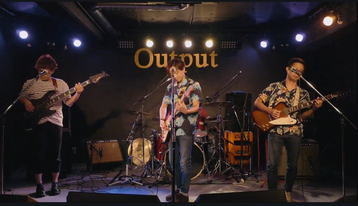 termenvox_etsu's tweet photo. (´-`).。oO 今年1月のSebadoh来日公演がキッカケで出会った友達のバンド『August wave』の配信ライブを観た✨彼は沖縄在住だからなかなかライブ観る機会が無かったけどこうやって観る事が出来て嬉しいなぁそしてとても優しい歌を歌うのだなぁと思った🏖
#AugustWave https://t.co/QixgB4mfK9