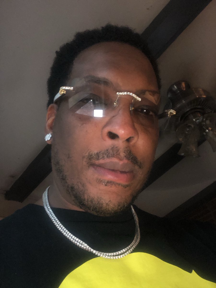 JAYFRESHMONEY1's tweet photo. I’m up bitch https://t.co/teua3RTpUk