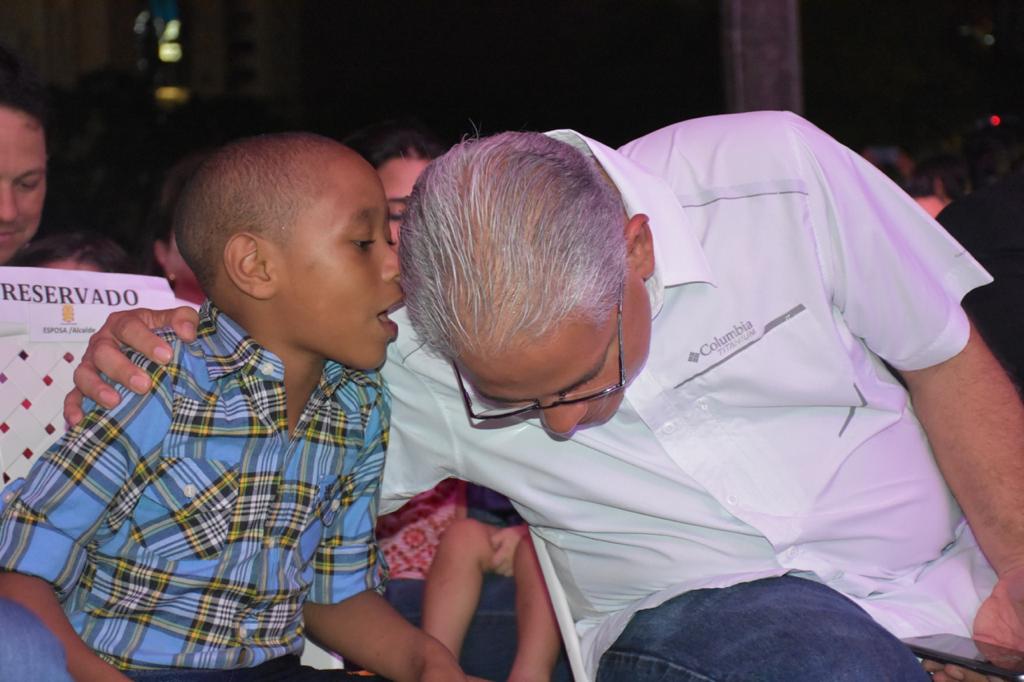BlandonJose's tweet photo. Un Día del Niño y de la Niña muy diferente, con cuarentena, encerrados. A pesar de las circunstancias, hagamos lo posible porque sea un día especial. Ya regresarán los momentos de jugar en un parque, de compartir juntos y de reír en grupo.
#FelizDiaDelNiño https://t.co/k1Q0Yu1wwd