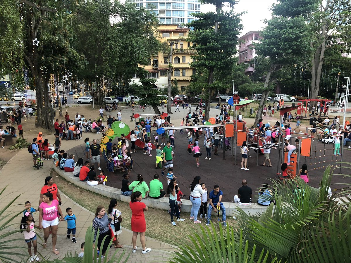 BlandonJose's tweet photo. Un Día del Niño y de la Niña muy diferente, con cuarentena, encerrados. A pesar de las circunstancias, hagamos lo posible porque sea un día especial. Ya regresarán los momentos de jugar en un parque, de compartir juntos y de reír en grupo.
#FelizDiaDelNiño https://t.co/k1Q0Yu1wwd