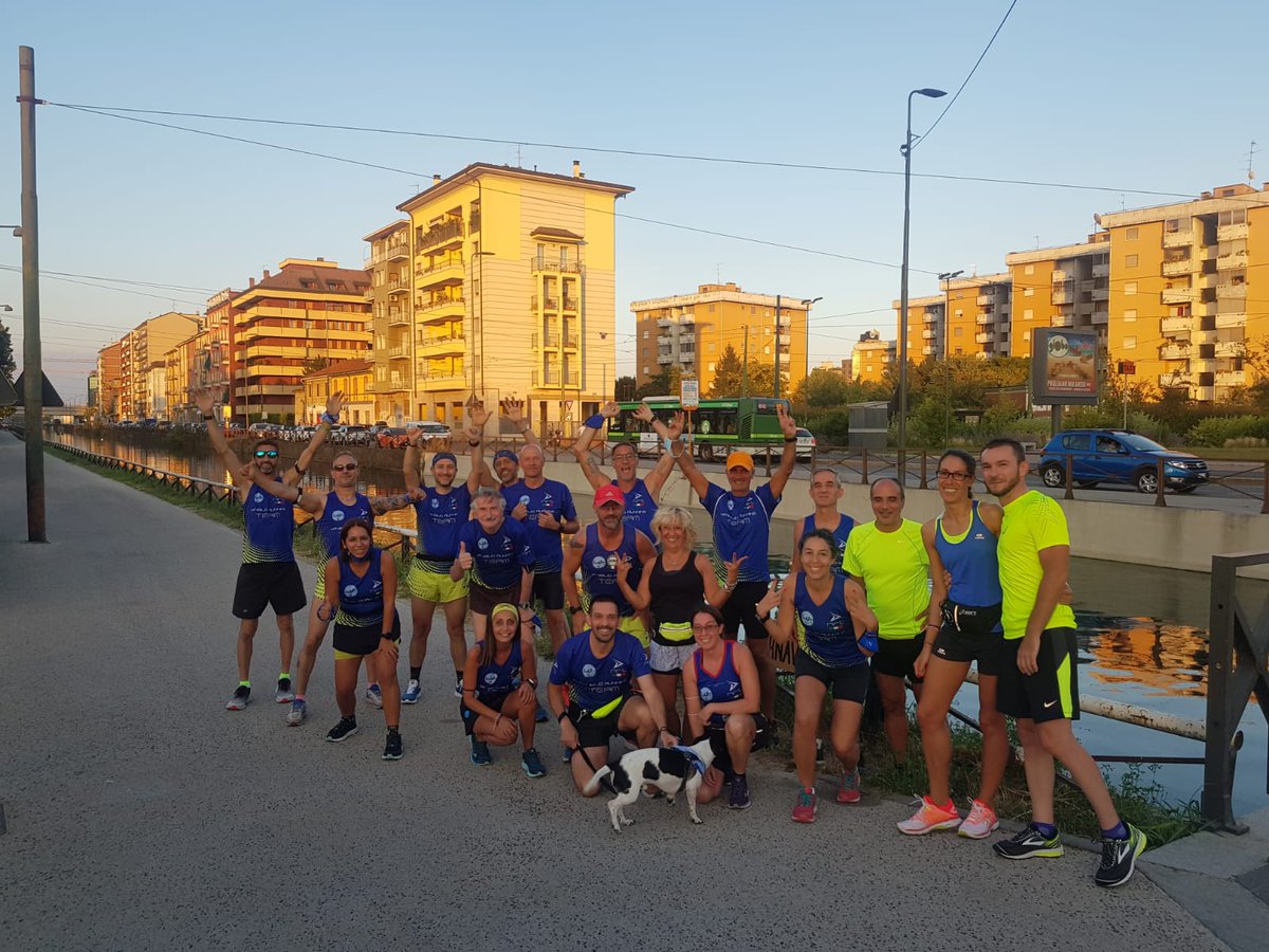 NaviglioTeam's tweet photo. Si corre anche di sabato sera...grazie ragazzi!! @amoamicidimarco #sugar #arena #runpassion #amici https://t.co/5eZYWWtepc