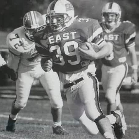 genoph2002's tweet photo. Matt Charles running during the 1995 WIAA State semifinals against Sun Prairie. #gbeastfootball #motleycrew #neverneverquit
#1995FRVCfootballchamps https://t.co/I9qCYwJrPN
