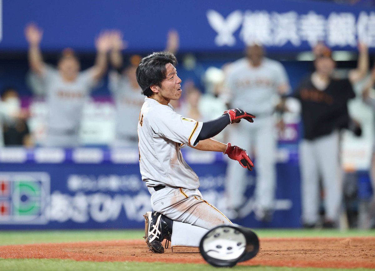 nikkan_giants's tweet photo. 【#ＤｅＮＡ ー #巨人@ #横浜スタジアム】
#増田大輝  の神走塁🏆
ベンチも大盛り上��りでした(撮影・河野匠)
#giants #ジャイアンツ
#プロ野球 https://t.co/G6WoQpuo3k