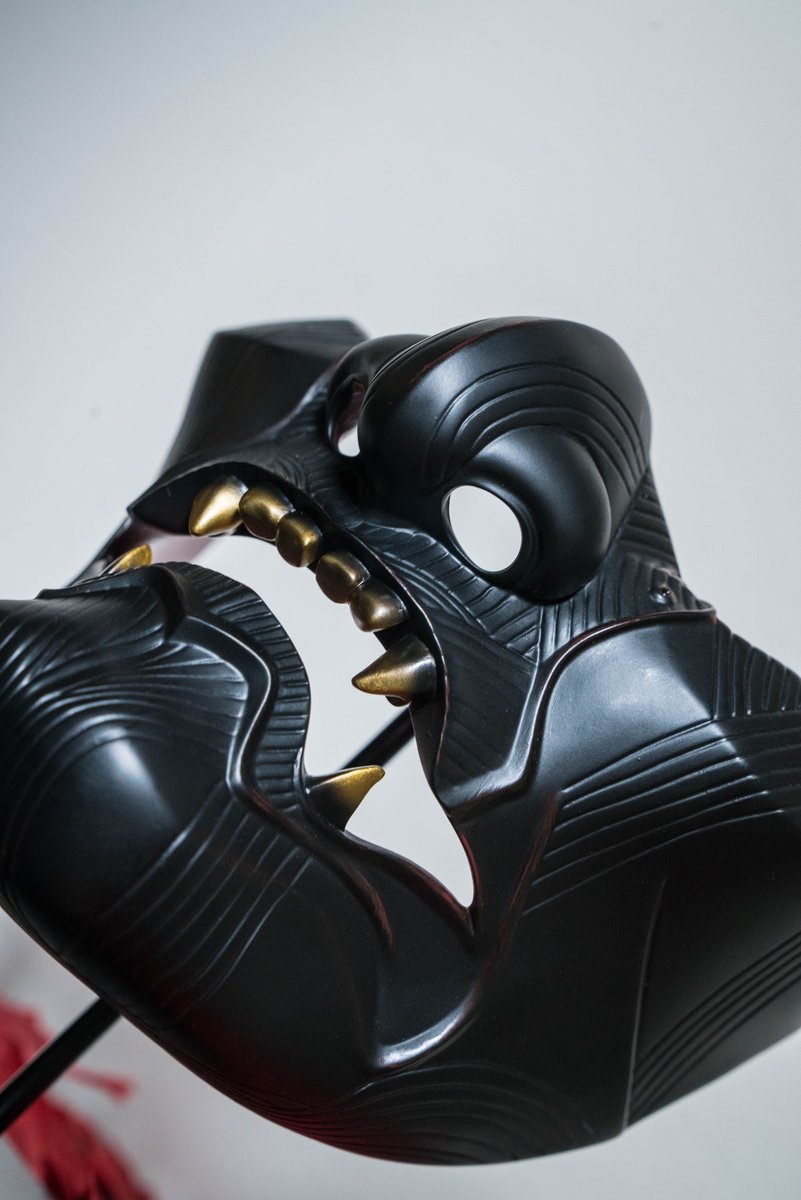 PlayStation's tweet photo. We're ready to become the Ghost with this close up look at the Sakai Mask and the #GhostofTsushima Collector's Edition: https://t.co/qV5770gSW9 https://t.co/3G1Vjk1fZt