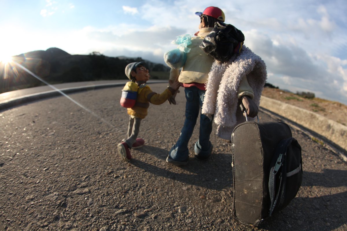 altereddie's tweet photo. Migrantes venezolanos de vuelta. Afueras de Bogotá, Colombia. https://t.co/UkJH65D3Vj