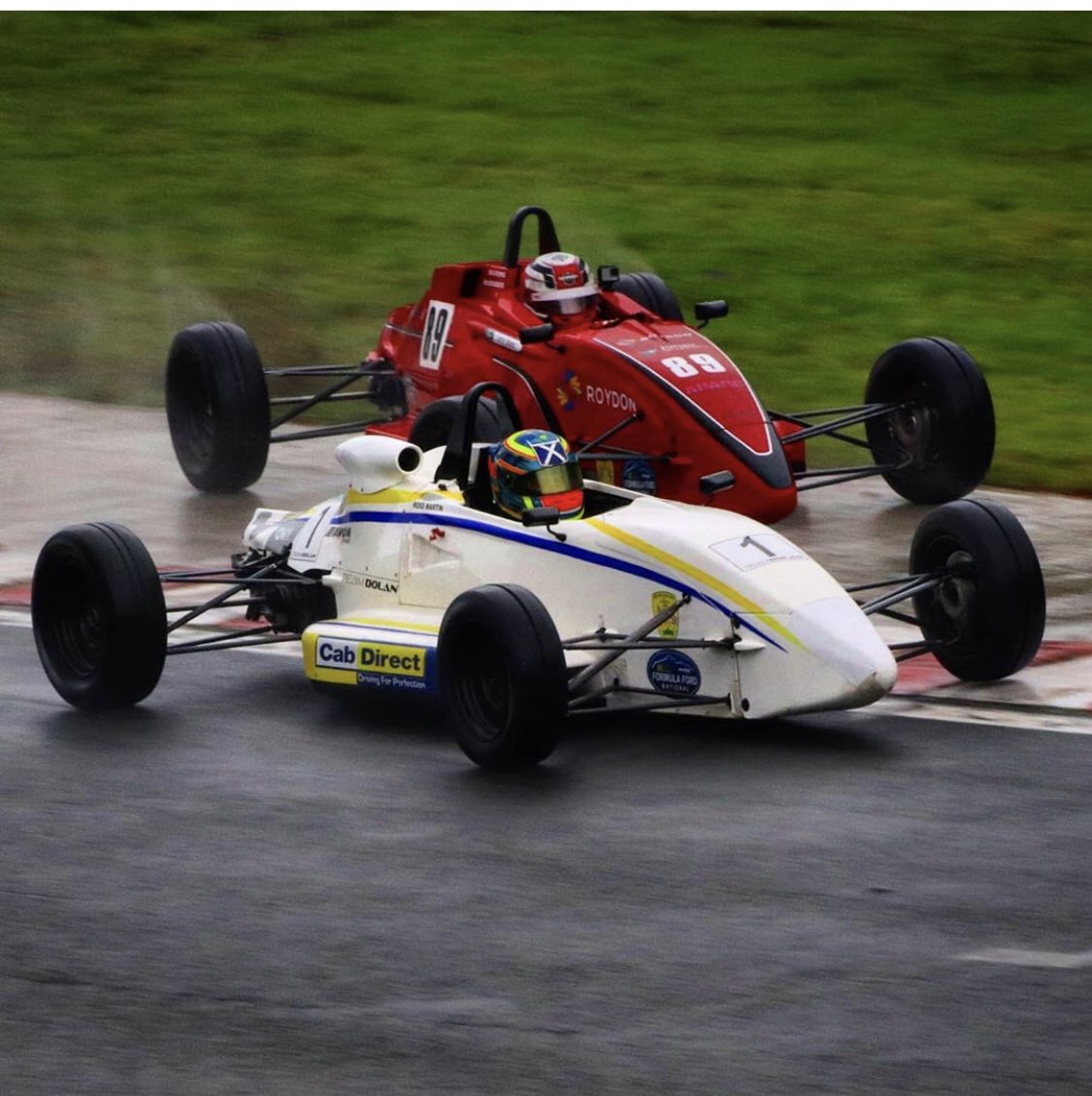 Big thanks to @jack_m31 for the shot of @jammasharp trying a last attempt move round the outside of @ross_martin11 on the last lap... seat of pants stuff boys 😎