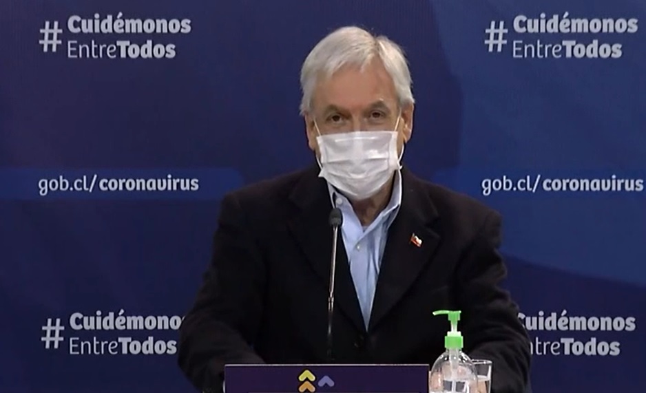 DF_Garteaga's tweet photo. Inicia entrega del detalle del Plan de Desconfinamiento Paso a Paso, por parte del presidente @sebastianpinera. Lamenta las pérdidas por el Covid y asegura que la prioridad es proteger la salud de todos los que viven en el país. "Estamos cumpliendo cinco semanas de mejoría". https://t.co/j1juMG43nC