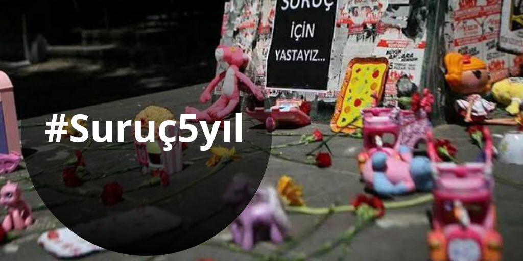 OgrencilerChe's tweet photo. Yüzyıllar geçse de adalet yerini bulana dek direneceğiz. 

Suruç'ta 33'lerin, Ankara'da Veysel'lerin hesabı sorulacak dek taşıyacağız heybemizde gülüşlerini..

İsyanları her zaman mücadelemizde büyüyecek ve biz hep Kobane sana yine geliriz diyeceğiz!

#Suruç5Yıl https://t.co/0COzybsQo5