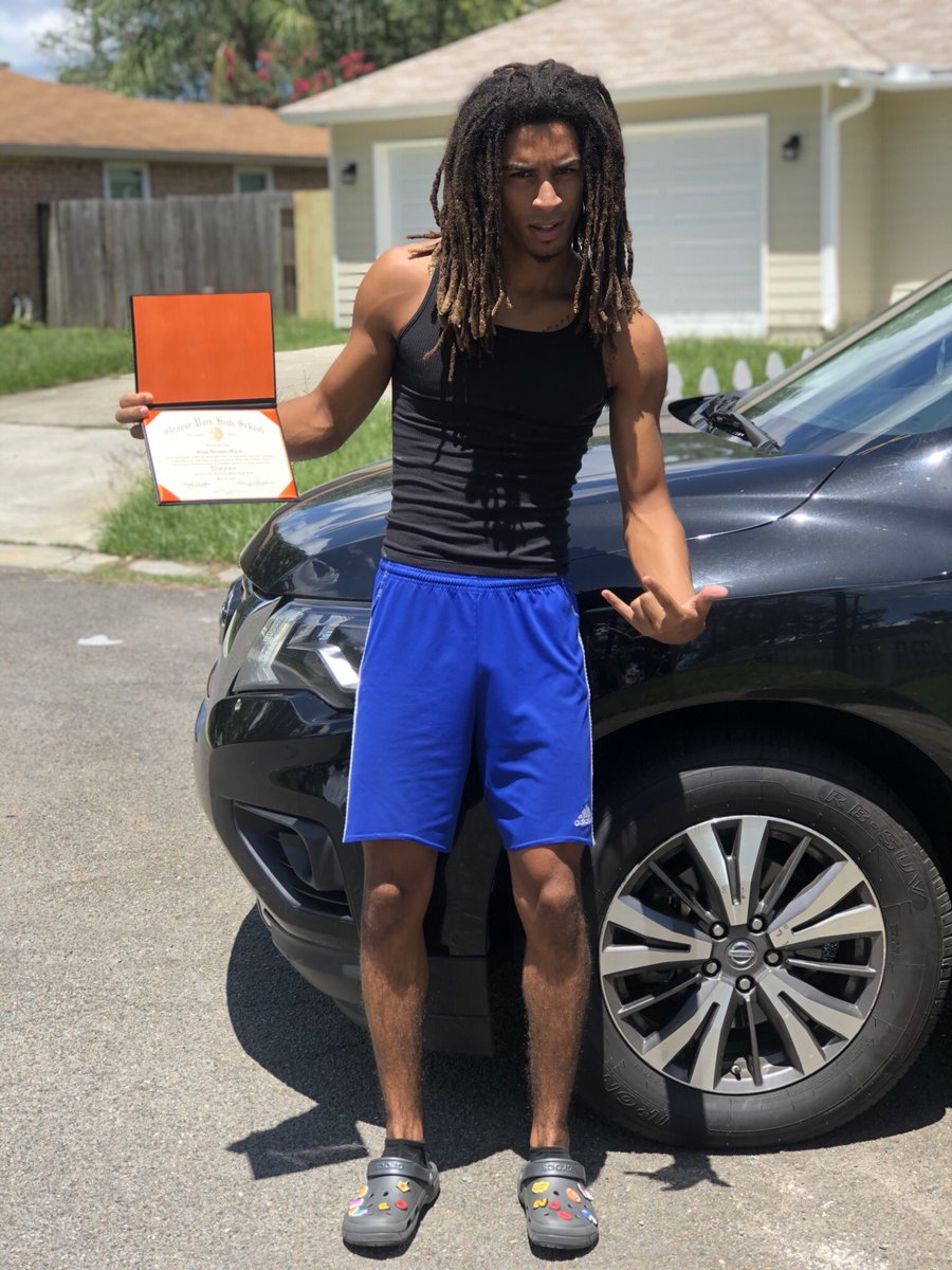 amaries80's tweet photo. One down.. more to come 🤨🎓 #proudmom #happyson #thatsmybaby #mylittlefamily https://t.co/THxhwiSO2y