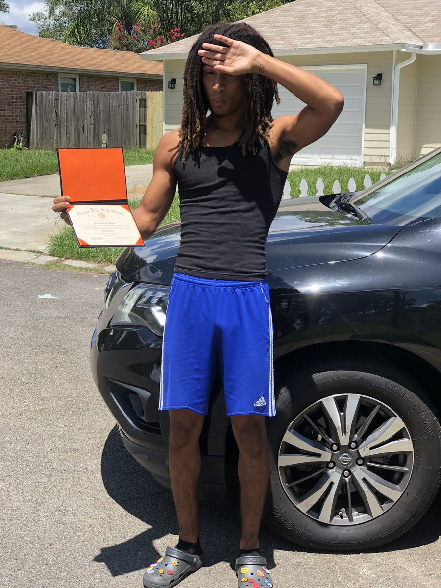 amaries80's tweet photo. One down.. more to come 🤨🎓 #proudmom #happyson #thatsmybaby #mylittlefamily https://t.co/THxhwiSO2y