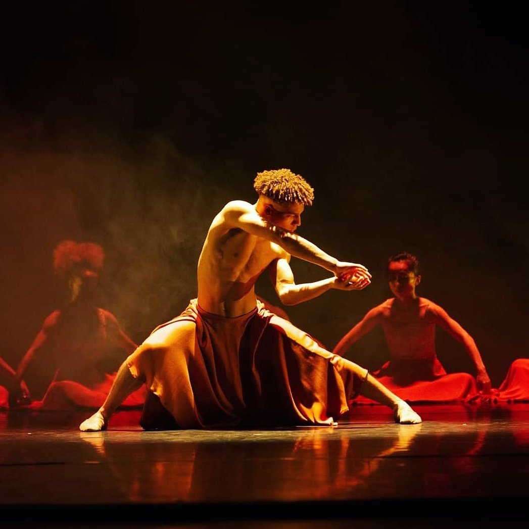 Sunday evening throwback to 2019 &amp; WASHA: The Burn From The Inside by Mthuthuzeli November, a co-commission between BB, The Grange Festival &amp; Studio Wayne McGregor 

Pictured: #EbonyThomas
Photography &amp; design: #MthuthuzeliNovember
Lighting: #DavidPlater

#BalletBlack