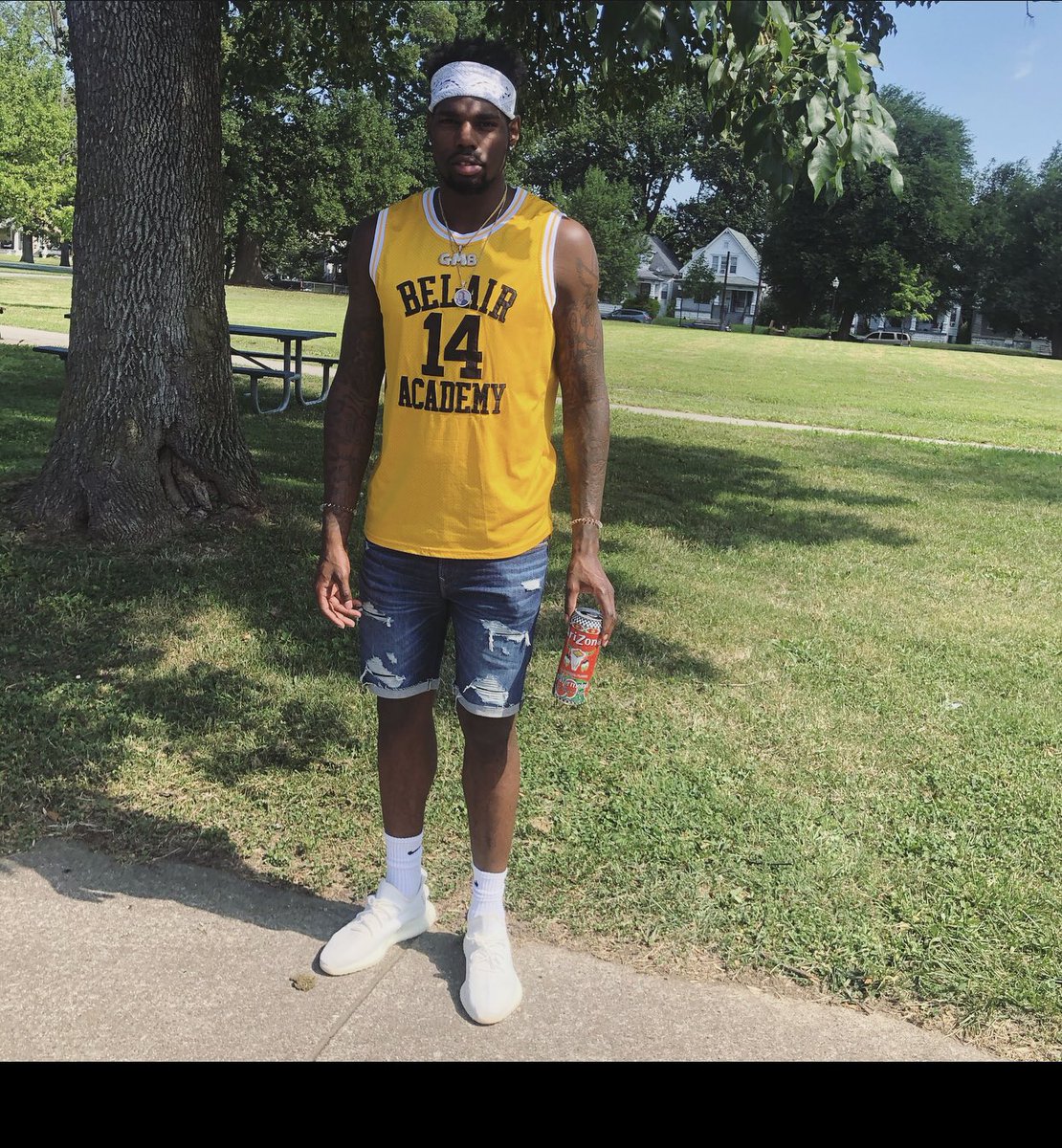_thatbeanhead_'s tweet photo. When you turn nothing to something, yeah
Really hustlin', yeah
Young and gettin' that money, yeah!!
#RodWave #RagsToRiches #Yezzys #Nike #Adidas #KayneWest #LoveAndBasketball #Explore #ExplorePage #GMB #YouTuber #BLM #GloTeam #GloComingSoon https://t.co/ikT55aGp1n