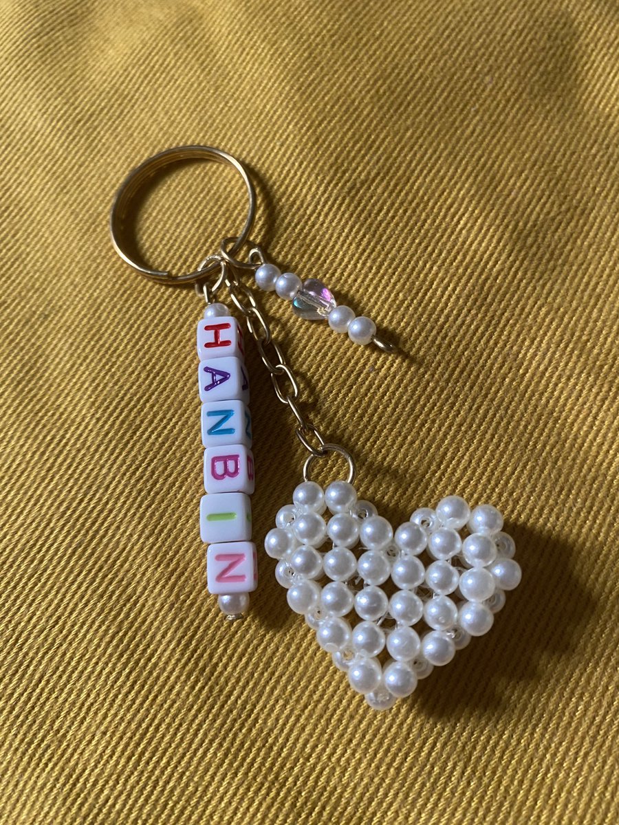 allgroundstore's tweet photo. ✨ | CHAVEIRO “RUN FOR YOUR HEART”

↝ R$12,00/cada (+frete)
↝ Nome personalizado

Pedidos via DM 😌 https://t.co/yloDoEgIio