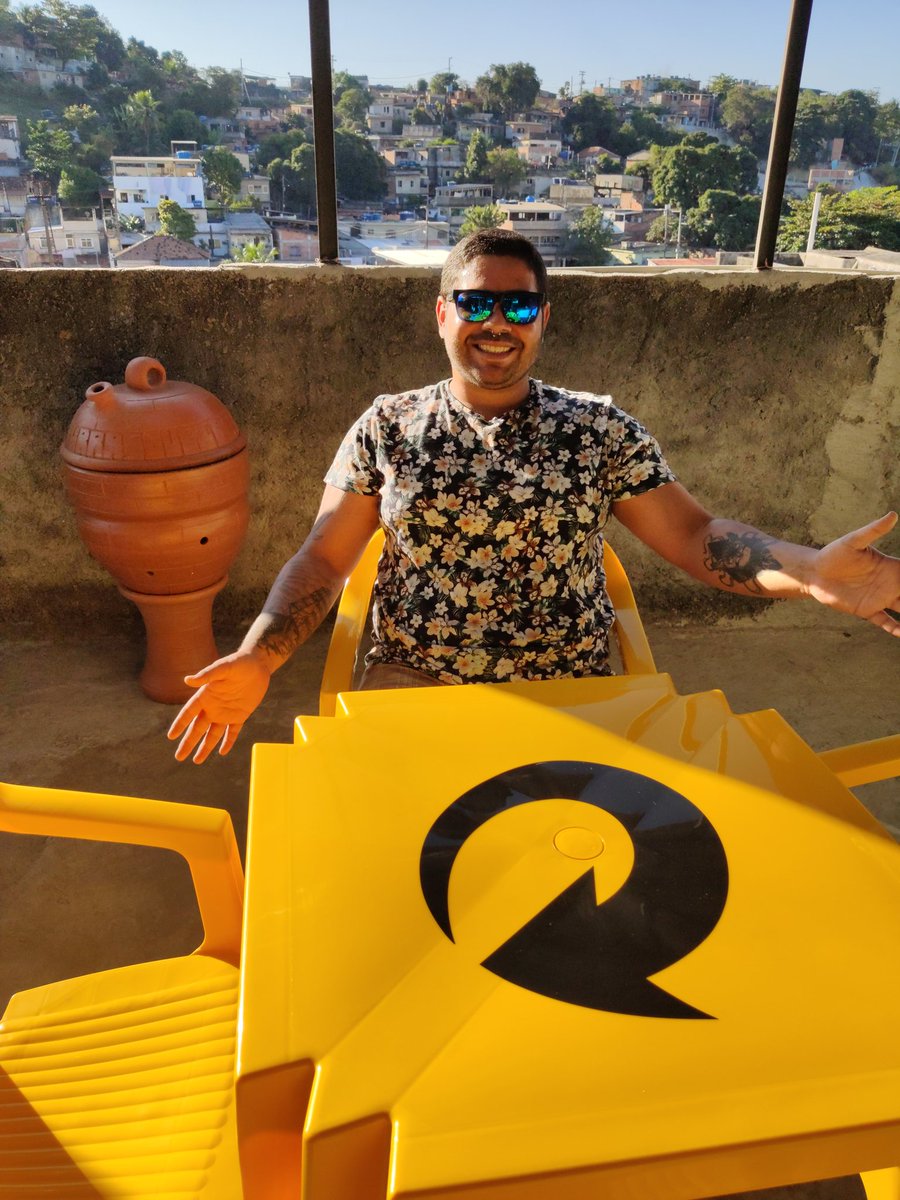 fahbulo's tweet photo. Foi mal, mas nem deu tempo de tirar fotos ontem estreando a mesa. Digamos que eu tenha tomado muito o chá de boldo. Mas estão aí as latas pra contar história. Valeu @skol e @ZeDelivery pelo meu #baremcasa. https://t.co/s257UIcYGb