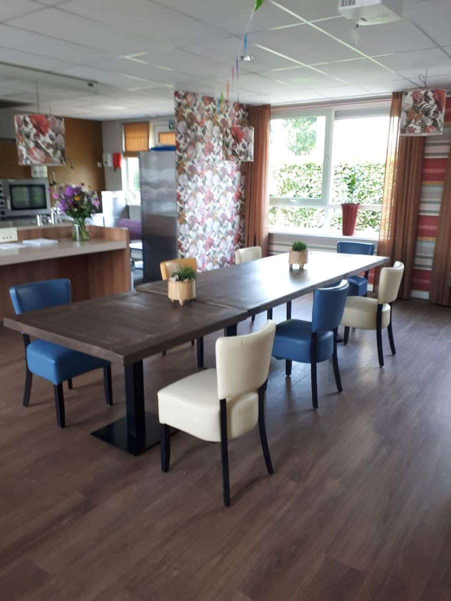 VMekaar's tweet photo. Onze vaste stamtafel waar ontmoetingen en samenkomsten op basis van vriendschap, gewoonte en gezelligheid alledaags plaatsvinden, heeft weer een vaste plek gekregen. Super welkom! https://t.co/Fcp5kJnHTh