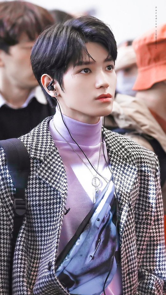 taeyong airport fashion