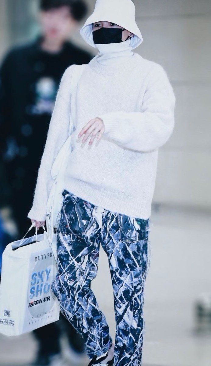 taeyong airport fashion