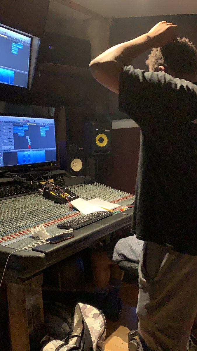CannonBeats215's tweet photo. We clocked in; Locked in.. CEO @DeeJay_Swelly 💎 #WeWorkinEnt https://t.co/KrTcPXerqD