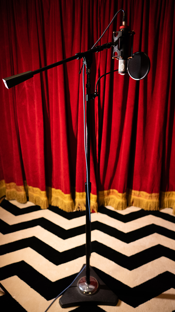 MusicTechMag's tweet photo. Based in Mt.Washington, @EricScullin tells us about the atmosphere his studio cultivates and how it helps artists achieve their vision.

https://t.co/Uh1AdKw0F9 https://t.co/ic1hbAExVW