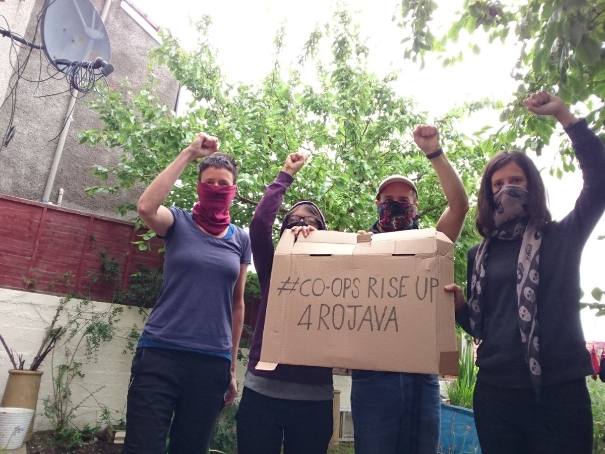 CoopMesopotamia's tweet photo. Friends and comrades of Anna Campbell, who died two years ago resisting the Turkish invasion of NE Syria say #CoopsRiseUp4Rojava - from Hammerhead Housing Co-op in Bristol ✊💚✊💜😷

#Rojava #coops
https://t.co/Bn1v2Gz2w1 https://t.co/J06oeOhLnk