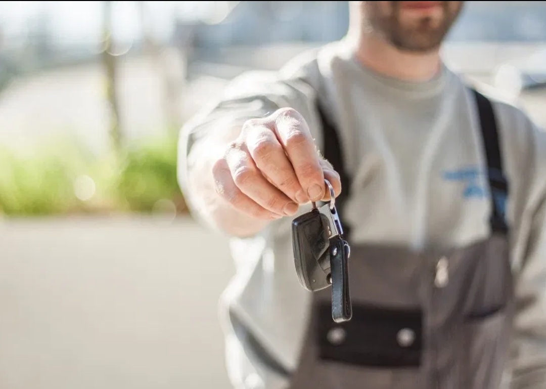 CprTalleres's tweet photo. 🚨 Tu coche necesita una visita  al taller y no puedes prescindir de él ❓

En nuestro taller mecánico en Vigo, te dejamos coche de sustitucion gratuito,  con cualquier reparación. 🛠⚒ https://t.co/HxWJJTVGQZ