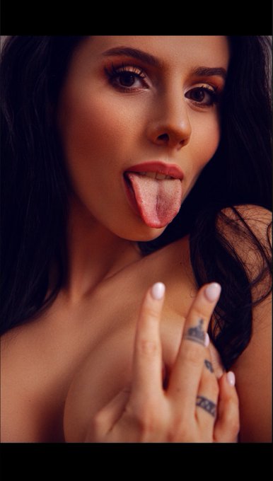 Tongue and a cheeky smile 😁😜 https://t.co/VDLU3y7NYG