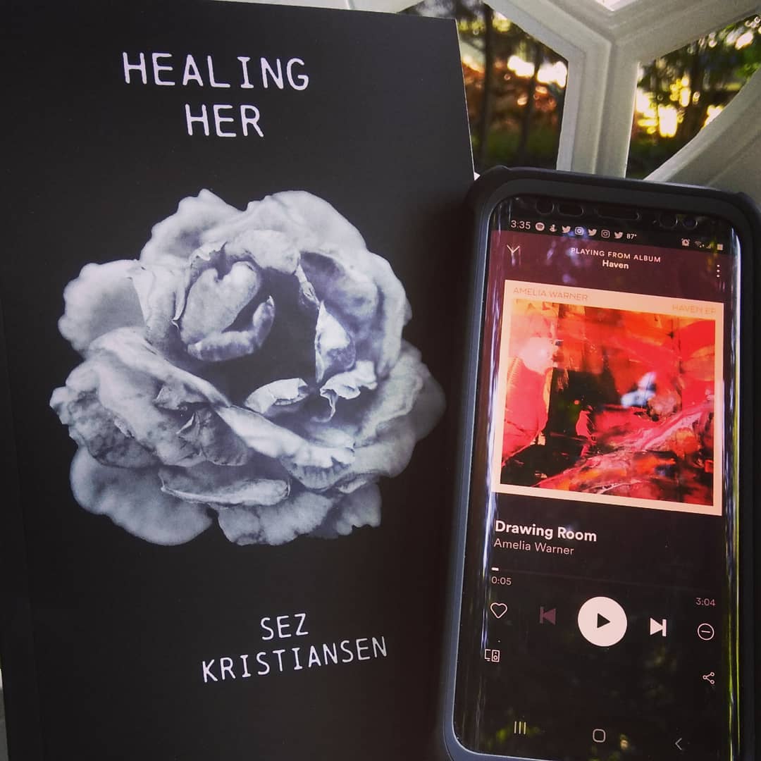 ameliawarnerbra's tweet photo. "Nรฃo hรก maneira melhor de passar uma tarde de sรกbado do que no meu quintal relaxando com um livro fabuloso e uma mรบsica inspiradora."
๐๐ฅฐโค #AmeliaWarner #Haven #HavenEP https://t.co/oCPUoxVqok