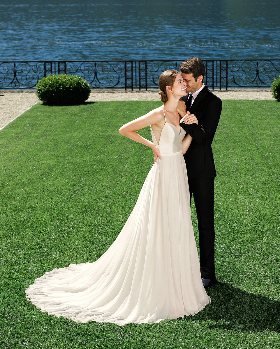 sinceritybridal's tweet photo. "It's like you floated right into a dream" 💜 #SincerityBridal
_
#Style_44118 https://t.co/tusUig3szj