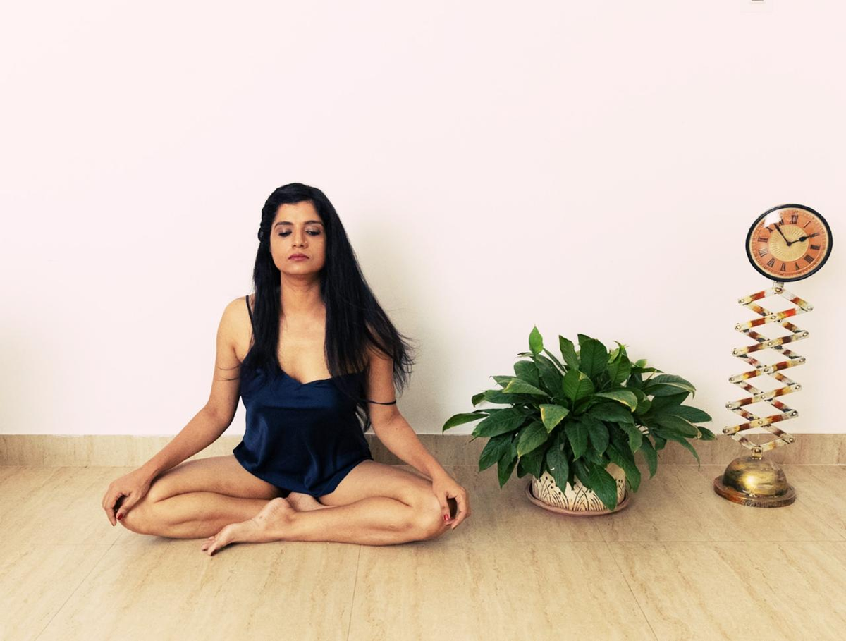 ZoomTV's tweet photo. Actress #NandaYadav, who featured in @emraanhashmi's #film #WhyCheatIndia, looks gorgeous in these home shot pictures. The lighting seems to be apt and we absolutely adore the set up. https://t.co/Qc58TD6bxs