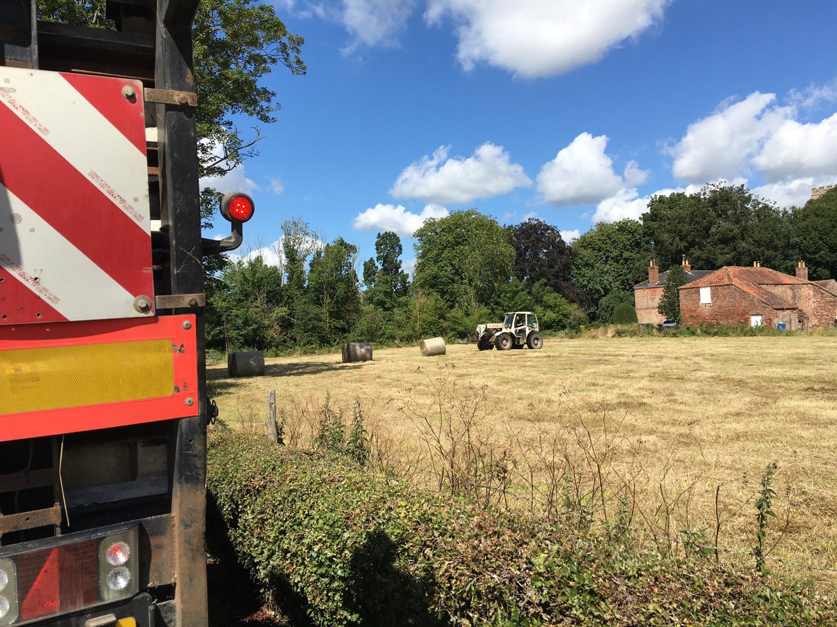 Simclay's tweet photo. Been a lovely day for gathering hay #haymaking #winterfodder https://t.co/pWUJFdwsix