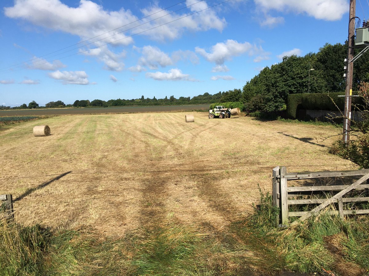 Simclay's tweet photo. Been a lovely day for gathering hay #haymaking #winterfodder https://t.co/pWUJFdwsix