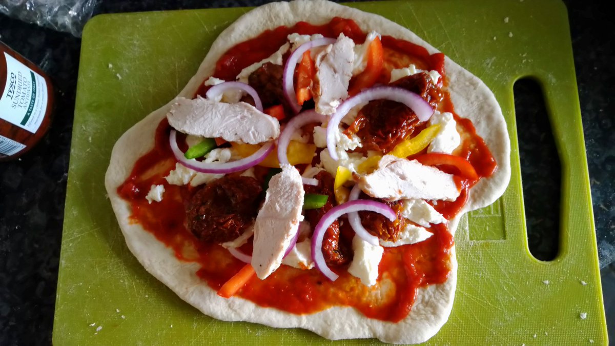 philbertieb's tweet photo. First full run of the new pizza oven which was a success! Definitely better than a Sunday roast! #everyonelovespizza https://t.co/ubMerea0ok