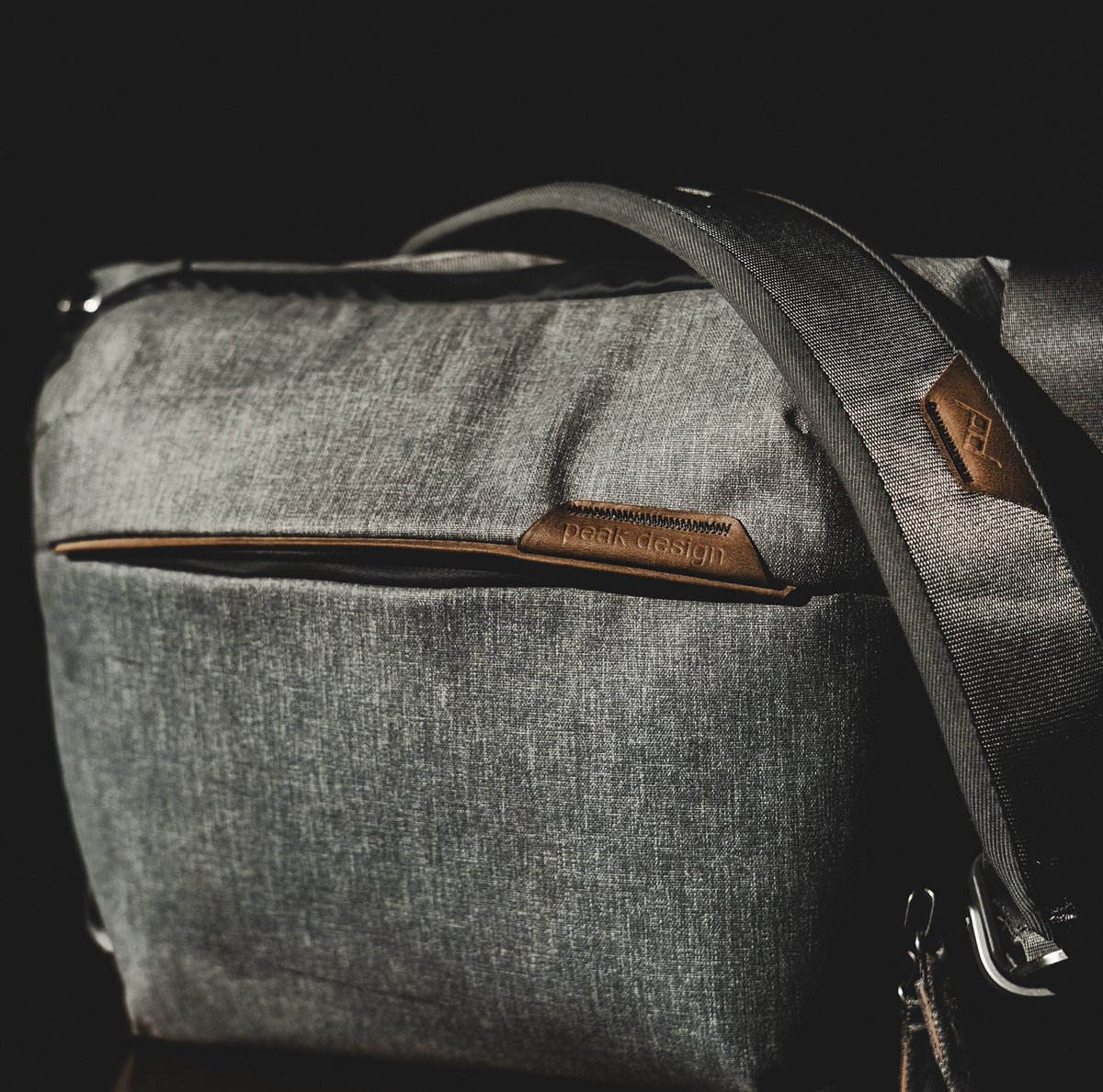 irwinrojas_'s tweet photo. Peak Design “Everyday Sling” is that perfect auxiliary for any filmmaker/photographers. Compact to fit your gear for a minimalistic, on-the-go shoot. 

Order yours at: https://t.co/2SeQi9Vj2i 

#peakdesign #everydaysling #moment #filmphotography #filmmaker #filmcommunity https://t.co/LosdFxOxfE