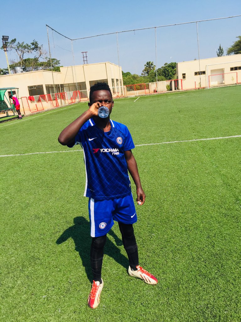 djelnicho's tweet photo. London is blue come on you Chelsea look at my jersey it says it alll💙 https://t.co/toV82Ap45y