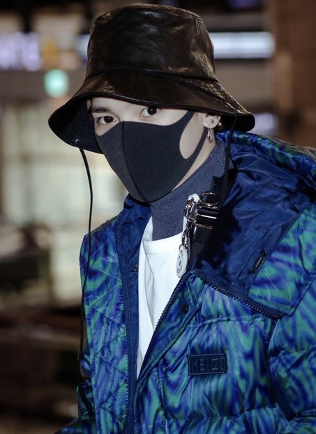 taeyong airport fashion